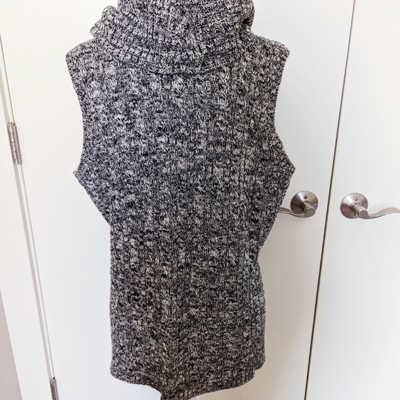 Sleeveless sweater - Picture 3 of 3